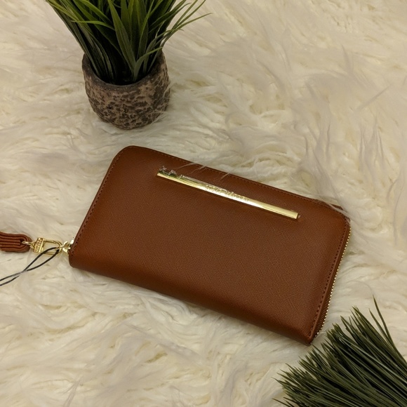 Steve Madden Handbags - NEW ** LAST ONE**Steve Madden Wristlet/Wallet